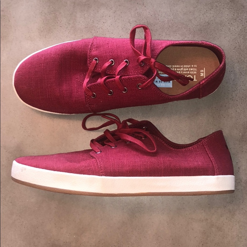 😎 TOMS Red sneakers